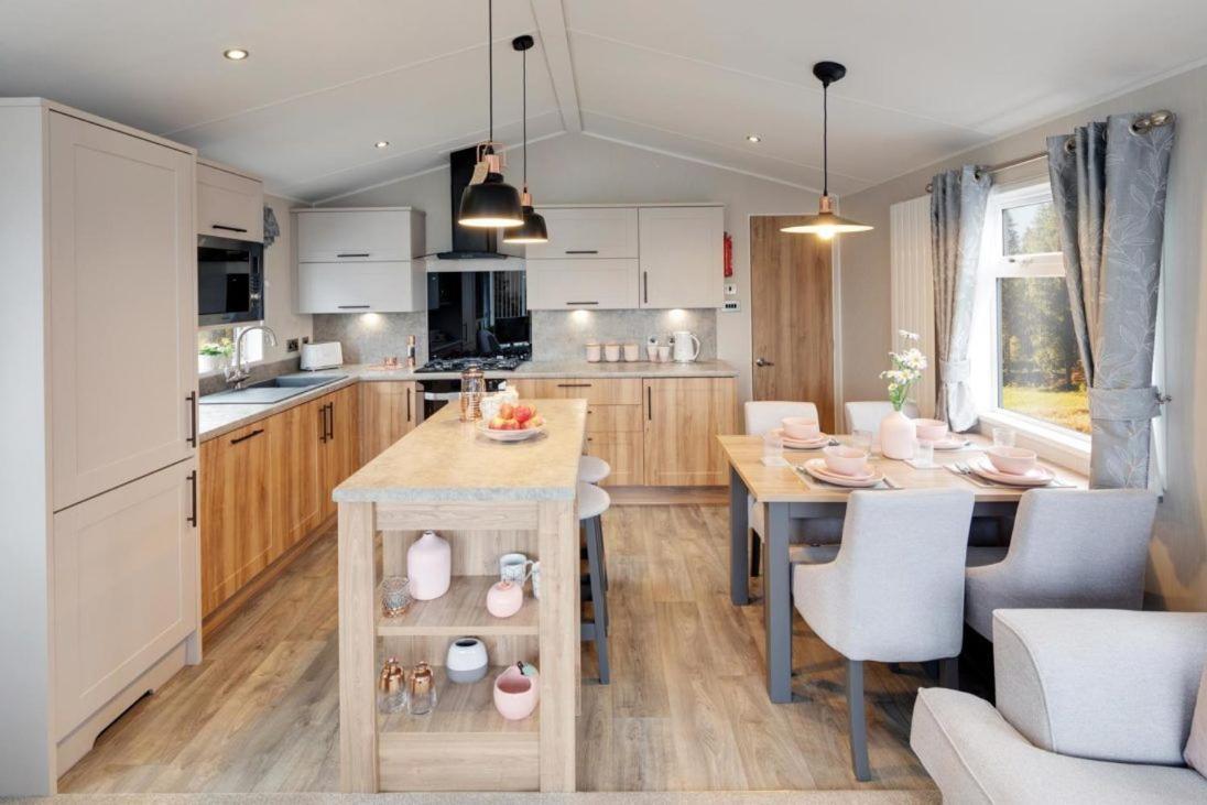 Presthaven Resort Haven Luxury 2023 Caravan Престатин Екстериор снимка