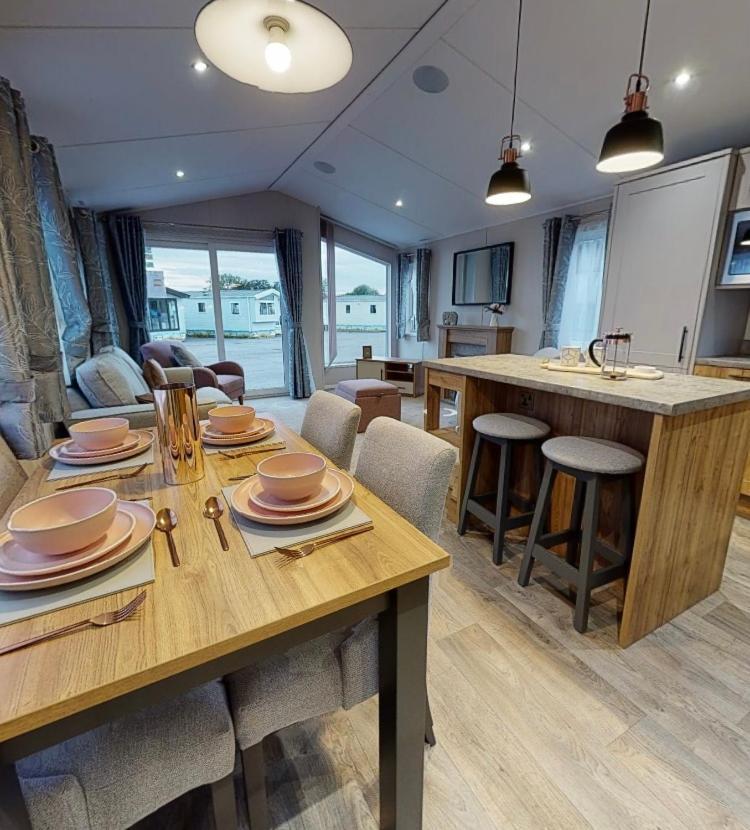 Presthaven Resort Haven Luxury 2023 Caravan Престатин Екстериор снимка